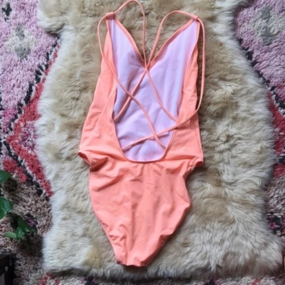 ASOS Cross Back High Leg Cross Back Scoop Swi - Picture 6 of 6